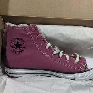 Size 8 Men's Chuck Taylor Converse